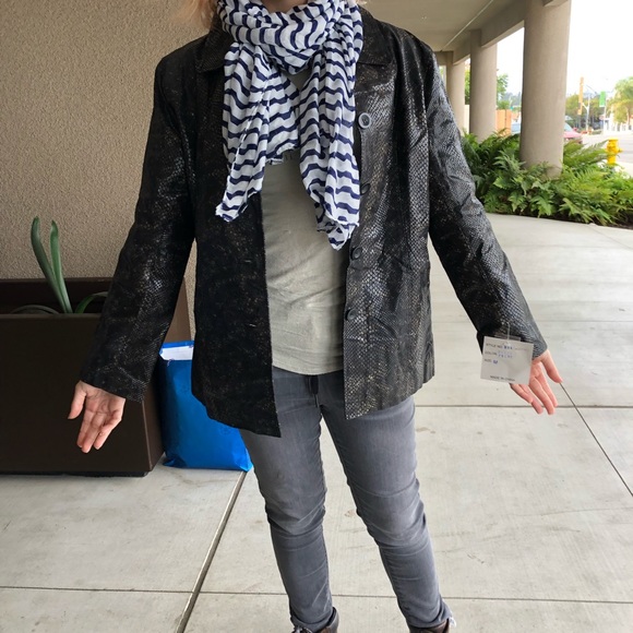 COPY - NWOT Ladies leather Blazer with snake skin patterns - Picture 2 of 4